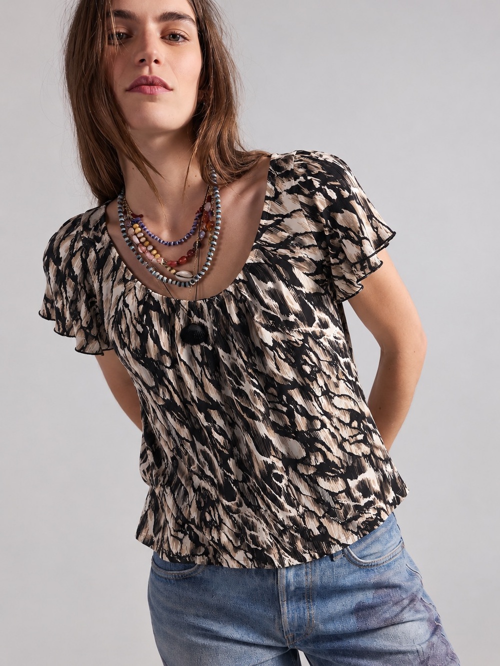 314. Womens Black and Cream Printed Short Sleeve Scoop Neck Top